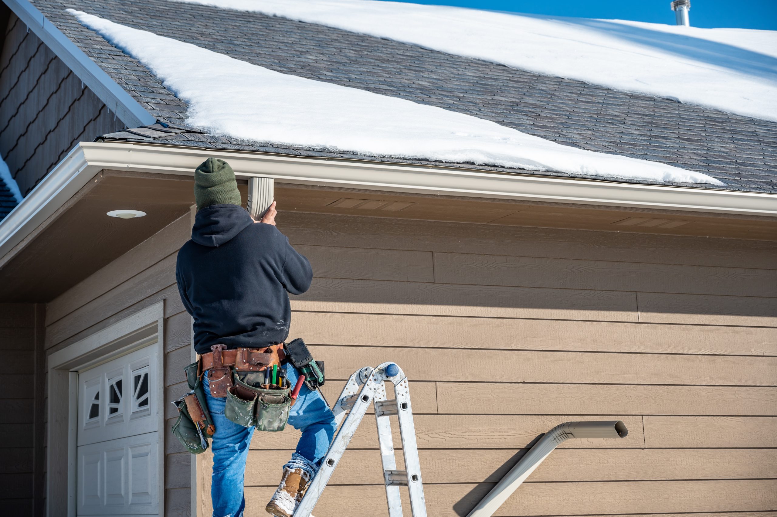 Winter eavestrough maintenance to Gutters